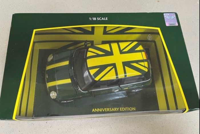 Mini Foxtons 1/18 Burago Rare