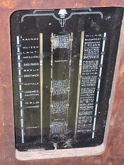 Antique valve radio's PRICE IS FOR 1 ONLY