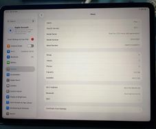 iPad Pro 12.9", 512gb with keyboard case