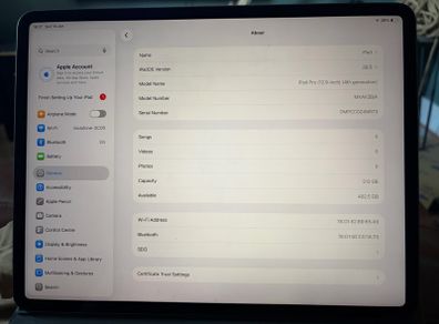 iPad Pro 12.9", 512gb with keyboard case