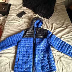 The North Face Blue & Black Lightweight Puffer Jacket