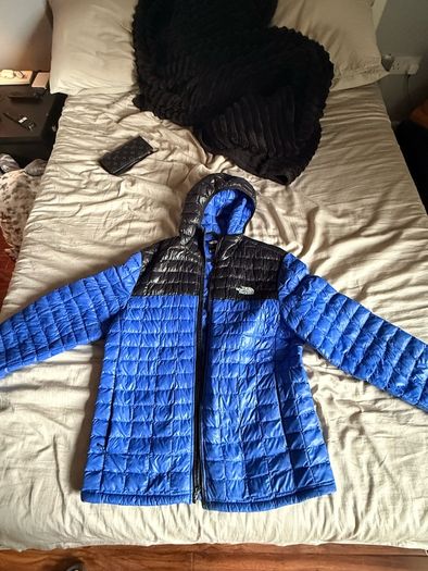 The North Face Blue & Black Lightweight Puffer Jacket