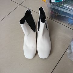 Primark  White Ankle Boots.  S.7.  New - No Tag.