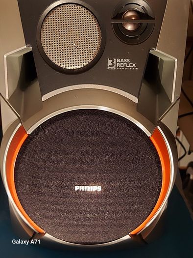 Sony Micro Hifi System Model CMT-CP1, Radio, CD and Tape with Two Philips Speakers Model FWB-C355-01 in excellent condition