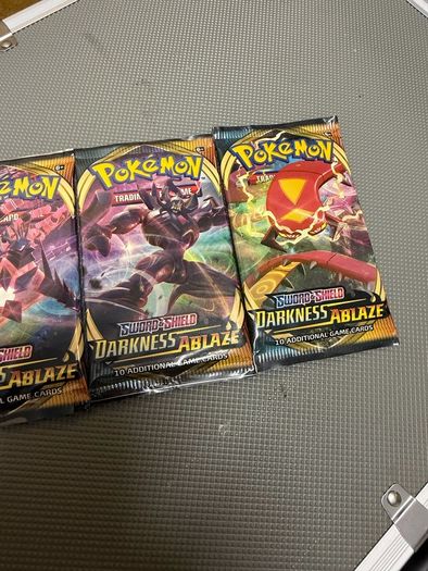 Pokemon Darkness Ablaze Booster Pack Artset