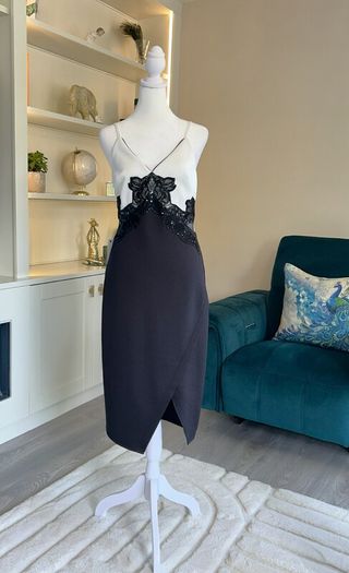 Brand New Stunning Ladies Black & White Dress from Lipsy Size UK 10 / EU 38