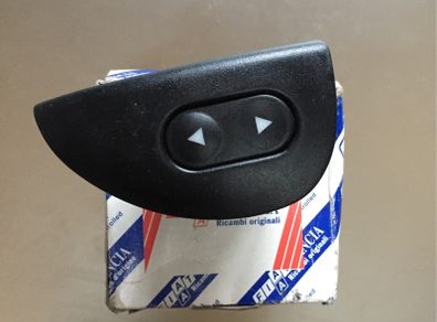 RH Electric Window Switch (Fiat Seicento)