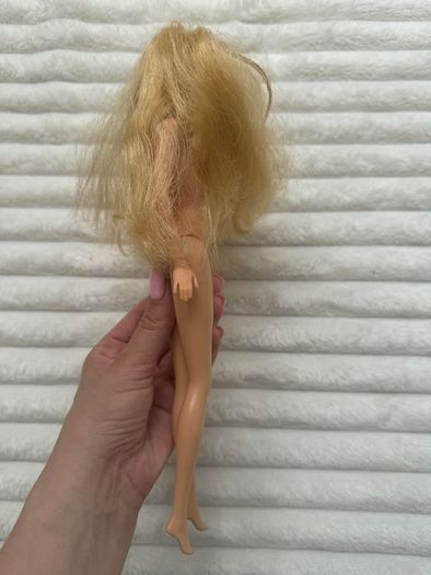Belly Button Barbie 1999 Blonde With 2 braids Used Damaged hand Please look at the pictures