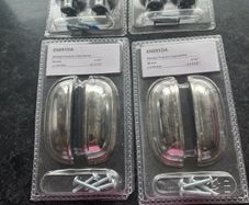 Knobs and drawer pulls