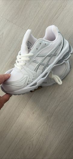 Asics Gel  runners white