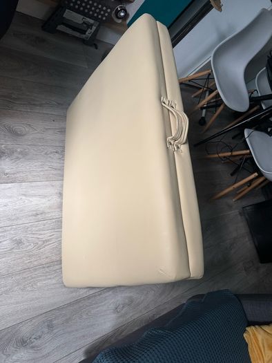 massage table