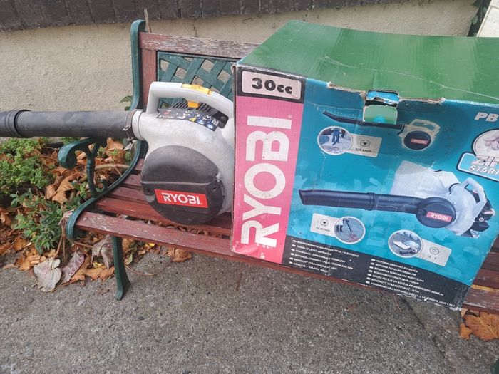 Ryobi 30cc petrol leaf blower