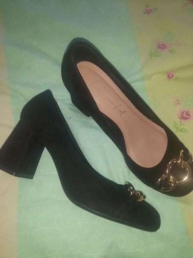 New never worn New look black suede court shoes