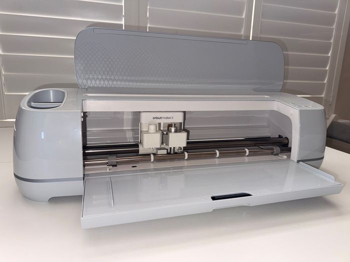Cricut Maker 3 and Starter Bundle, Excellent Condition