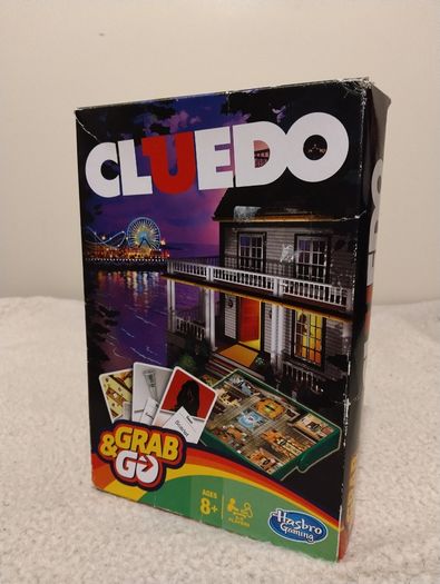 Cluedo The Classic Mystery Board Game, travel game