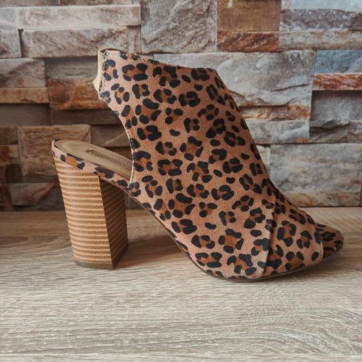 Leopard print sandals, size 6