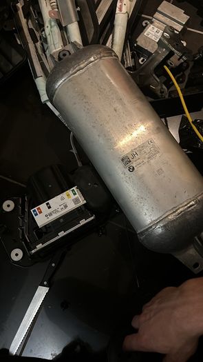 bmw x5 g05  air suspension pump and air tank