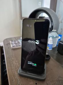 Doro 8100 smartphone
