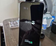 Doro 8100 smartphone