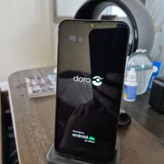 Doro 8100 smartphone