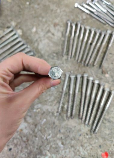 Free screws A2-70 x 66 and A 2 x 58 screws