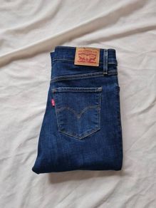 levis 314 shaping Straight Size 26/32 zip fly in excellent condition