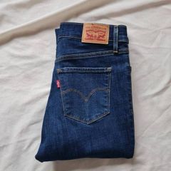 levis 314 shaping Straight Size 26/32 zip fly in excellent condition