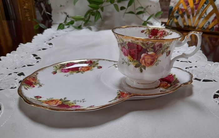 Royal Albert tea cup with plate