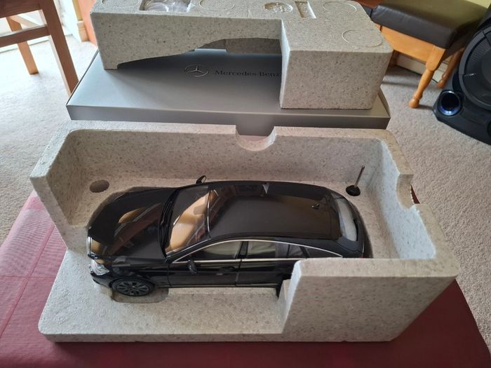 Mercedes Benz - Cls-class Estate 2012 - 1/18 - New In Box