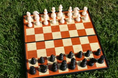 Vintage Magnetic Chess Set 9,3"