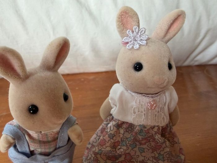 Sylvanian Families Milk Rabbit Family (Calico Critters) - Set of 4
