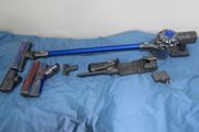 Dyson V6