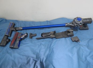 Dyson V6