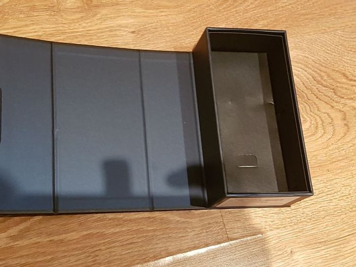 Samsung Galaxy S8 Box