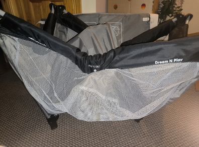 Travel cot