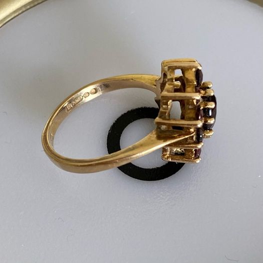 Vintage 1980s Garnet Cluster Flower Gold Ring