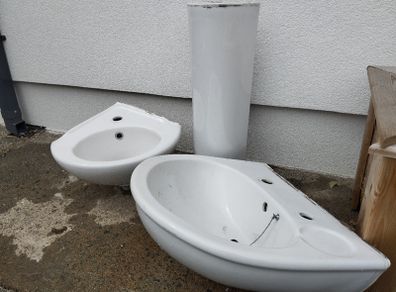 2 sinks and 1 pedestal