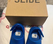 baby yeezy sliders