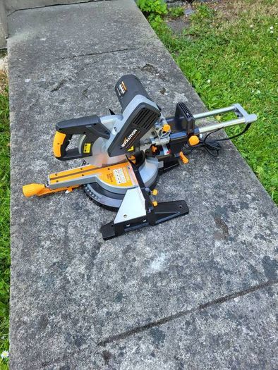 Mitre saw - double bevel.