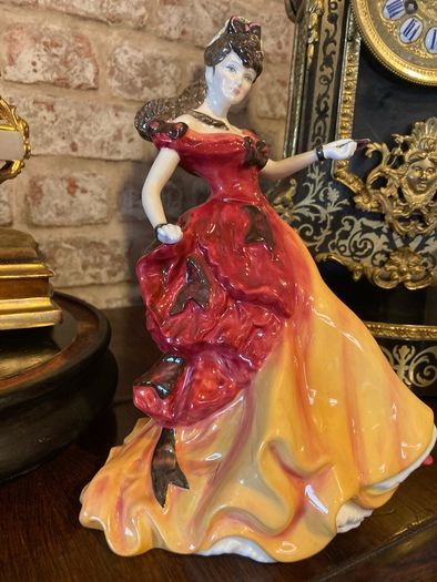 Royal Doulton figurine "Belle