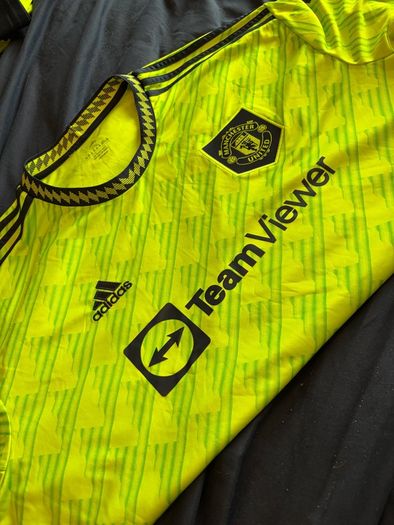 green  man utd jersey