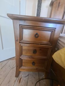 2 bedside tables