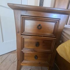 2 bedside tables