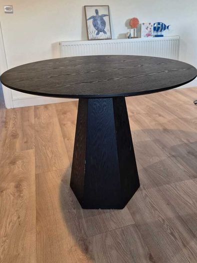 Black dining table (Woo design - Pilar model)