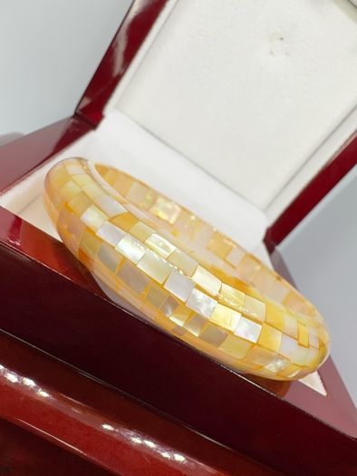 Perl bracelet Golden Glow: South Sea Colour Mother of Pearl Bangle