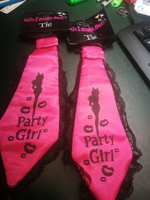 Party girl tie