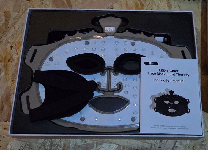 LED face mask