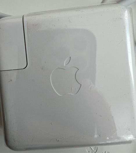 MacBook MagSafe charger