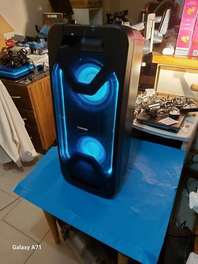 TOSHIBA Portable Sound System, Party Speaker, Bluetooth, Model TY-ASC65, everything working perfect