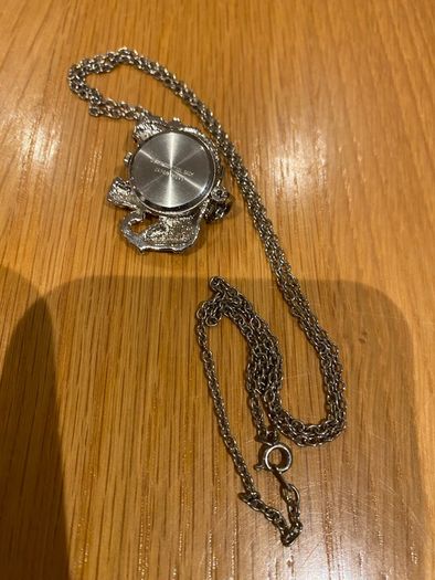 Long Chain With elephant pendant clock